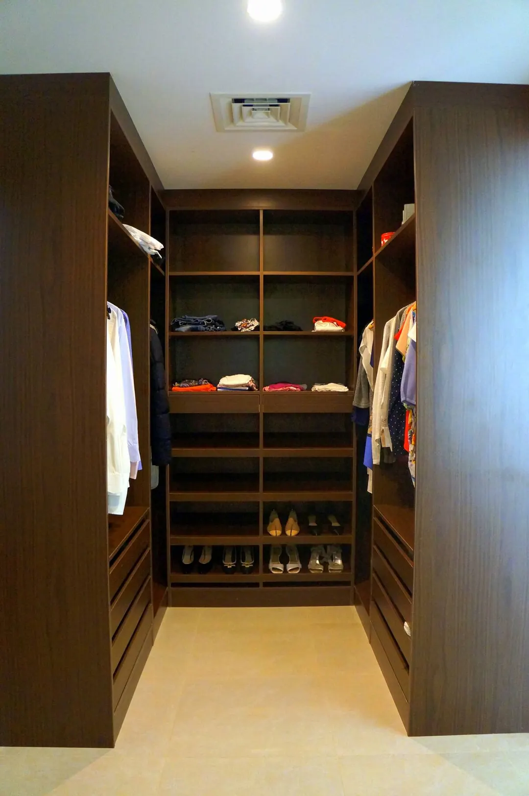 Maison Arabia, the walk-in closet